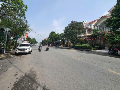 Bán nhà mặt tiền tô ký   vị trí đắc địa nhất khúc sung   dòng tiền 100tr/tháng. 0