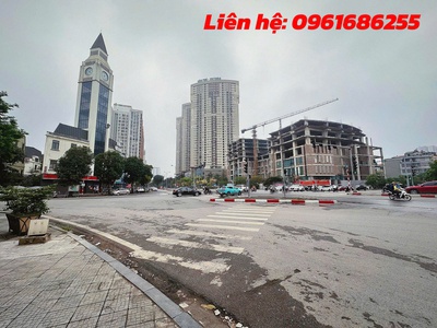 Bán tòa văn phòng lô góc mặt phố Văn Khê 7 tầng thang máy diện tích 341m2 giá 164 tỷ 3