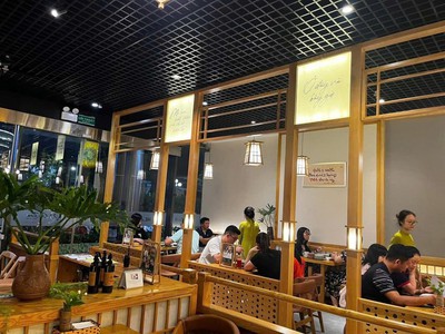 Shophouse chân đế   mặt phố lê văn lương   doanh thu 1,8tỷ/tháng   79 tỷ 2