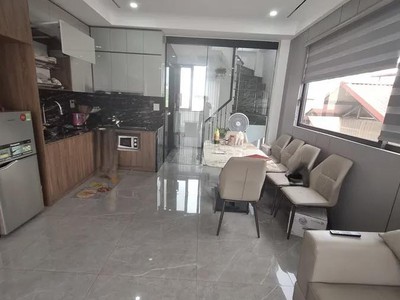 Bán nhà phố nguyễn văn cừ 36m2 6t thang máy, lô góc, full nội thất, kinh doanh 12.x tỷ 2