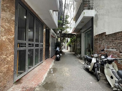 Cc bán nhà riêng mặt ngõ tân mai, trương định 46m 6 tầng. lô góc, ô tô vào nhà. giá gốc 1