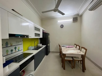 Nhà 5 tầng mới   cách mặt phố dịch vọng hậu 50m   ở - kinh doanh   giá 10 tỷ 0