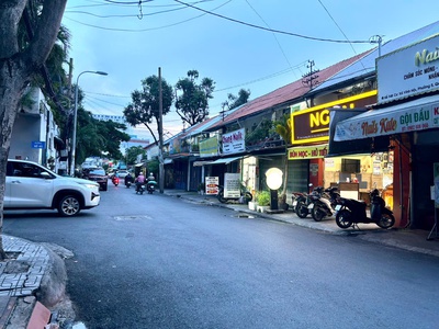 Chủ thiện chí bán nhà đẹp - khu kinh doanh sầm uất- xe hơi đậu cửa-thuận tiện đi lại qua q1, q8 4