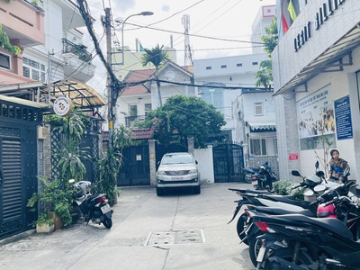 Bán gấp - chdv 9 phòng - hxh 7 chỗ -thích quảng đức - 65m2 - 5 tầng - 9 pn - dt 45 tr/tháng- chỉ 3