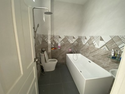 Bán nhà 3 tầng, 4pn, 5wc, 68m , 8.15  tỷ, q.9, sổ hồng 4