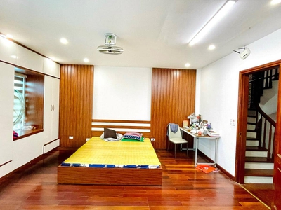 Bán nhà đội cấn 52m mặt tiền 6.8m giá chào 10 tỷ 2