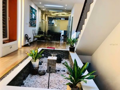 Phố linh lang   ô tô vào nhà, lô góc, kd   80m , mặt tiền rộng, đắc địa 1