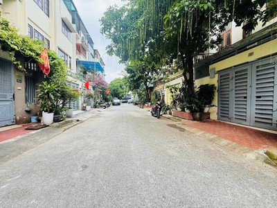 Hiếm     bán nhà phân lô quân đội 183 hoàng văn thái - thanh xuân 75m2, 5t, vỉa hè, ô tô tránh 0