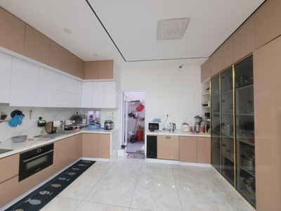 Bán nhà 90m , 3 tầng, dt 90 m2, 4pn, 5wc, q.9, giá 9,05  tỷ, sổ hồng 2