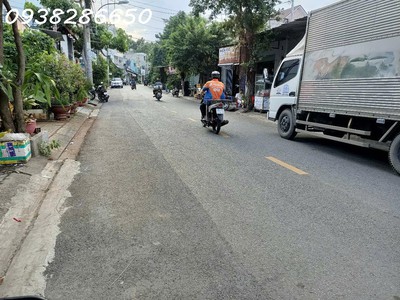 Nhà lô góc 2 mặt tiền chợ - phù hợp cho khách vừa ở vừa kinh doanh mua bán, dt11 x 20   190m2 0