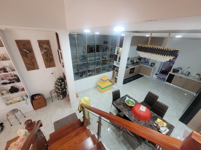 Bán nhà 90m , 3 tầng, dt 90 m2, 4pn, 5wc, q.9, giá 9,05  tỷ, sổ hồng 1