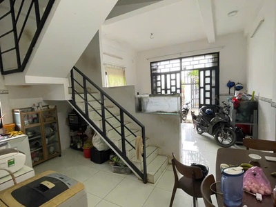 Bán nhà đúc kiên cố 2 tầng bình chánh đoàn nguyên tuấn giá 2,2 tỷ 1