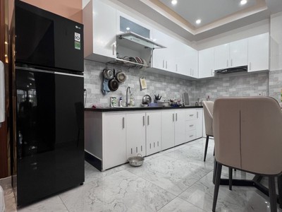 Bán gấp nhà mặt tiền đường số phạm hữu lầu, quận 7, 90m2  5x18  3 tầng, giá tốt 4