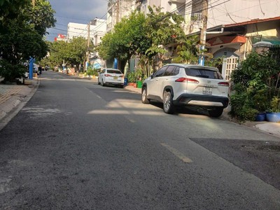Bán nhà  70m2 hẻm ô tô tránh ngay lê văn việt quận 9 chỉ nhỉnh 6 tỷ 0