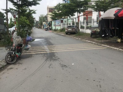 Đất hiếm đa tốn   vuông như a4   ngõ thông tứ tung   ô tô vào nhà   nhỉnh 5 tỷ 0