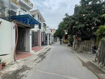 Bán đất  ngõ thông ô to vào bát khối 52 m2 x 8.45 tỷ long biên. 0
