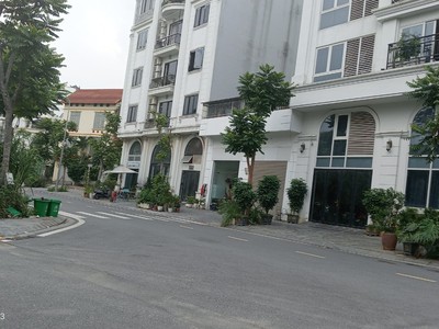 Bán đất ngọc thụy   gần phố, vị trí đẹp   giá hơn 9 tỷ  , dt 50m, mặt tiền 4,5m, nở hậu, đường 1