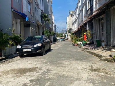 Lô đất đường 827 phú hữu DT 64m vị trí đẹp khu đồng bộ 0