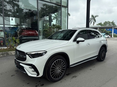 Mercedes-Benz GLC 300 4MATIC SUV hạng sang bán chạy số 1 của thương hiệu Ngôi Sao 3 cánh. 1