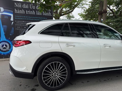 Mercedes-Benz GLC 300 4MATIC SUV hạng sang bán chạy số 1 của thương hiệu Ngôi Sao 3 cánh. 2