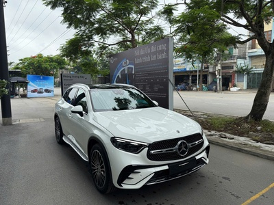 Mercedes-Benz GLC 300 4MATIC SUV hạng sang bán chạy số 1 của thương hiệu Ngôi Sao 3 cánh. 4
