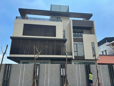 Lam chắn nắng, cửa gỗ nhựa ngoài trời 3
