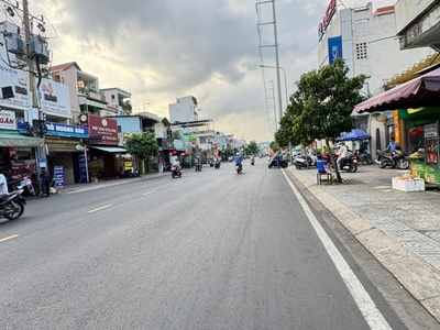 Bán nhà MT Lạc Long Quân P.10, Quận 11 2