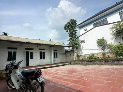 Góc bán đất tặng nhà khang trang trên đất - 2 mặt tiền trước sau 1