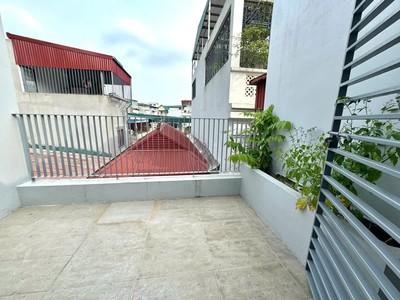 Bán nhà riêng phố bồ đề 32m2 x 5 tầng mặt tiền 4m, 7.5 tỷ long biên. 4