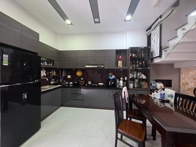 Bán nhà mặt phố q.2, 90m , 4 tầng, 11.65  tỷ, sổ hồng 2