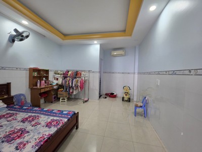Bán nhà mặt phố q.2, 78m , 4 tầng, 8.15  tỷ, sổ hồng 4