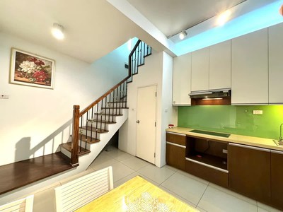 Bán nhà riêng phố bồ đề 32m2 x 5 tầng mặt tiền 4m, 7.5 tỷ long biên. 0