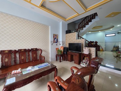 Bán nhà mặt phố q.2, 78m , 4 tầng, 8.15  tỷ, sổ hồng 1