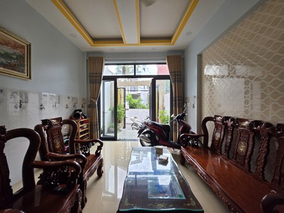 Bán nhà mặt phố q.2, 78m , 4 tầng, 8.15  tỷ, sổ hồng 2