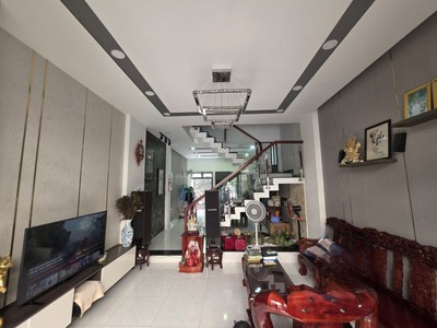 Bán nhà mặt phố q.2, 90m , 4 tầng, 11.65  tỷ, sổ hồng 0