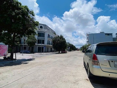 Ra hàng siêu phẩm 1 lô green park cẩm phả dt 80m 2 mặt tiền quay vườn hoa 4