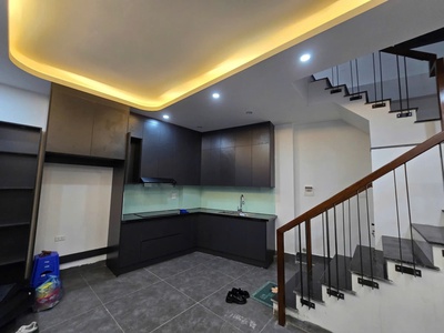Bán nhà ngõ quỳnh 27/30m2. 5 tầng. mặt tiền 5.36m. giá 7.2 tỷ hai bà trưng hà nội 1
