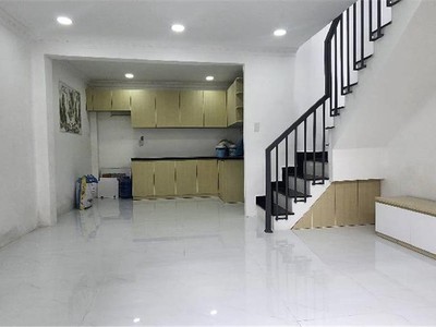 Vip quận 7 - nhà 2 tầng, 2pn,2wc,nhỉnh 3 tỷ - sổ hồng riêng - ngay trung tâm quận 7 - cách quận 1 2