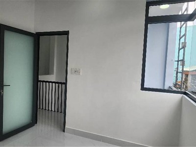 Vip quận 7 - nhà 2 tầng, 2pn,2wc,nhỉnh 3 tỷ - sổ hồng riêng - ngay trung tâm quận 7 - cách quận 1 4
