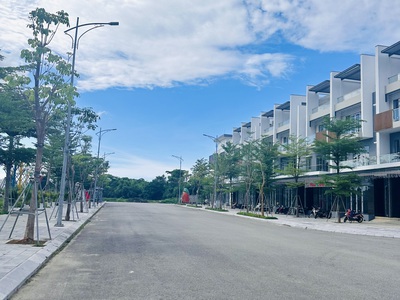 Nhà phố 3 tầng ngay tttp chỉ 5,5tỷ , nhận nhà ngay 