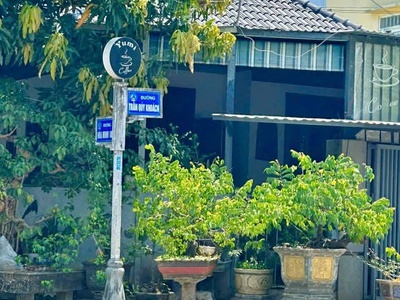 Bán đất tặng nhà mái thái đang kinh doanh cafe, đường trần quý khoách và hoà minh 18. dt: 2