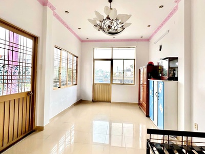 Bán nhà q10- mặt tiền ngay chợ nguyễn tri phương- 5 tầng ở ngay: nhỉnh 10 tỷ. mr vũ: 0933 910 039 3