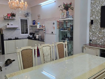 Bán nhà 5 tầng mặt tiền trần bình trọng 11,5 tỷ diện tích đất: 91m  ngang 5,9m giá bán nhanh: 11,5 2