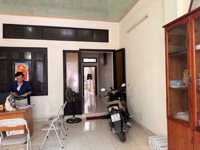  BÁN ĐẤT TẶNG NHÀ   NGÕ RỘNG 10M   Gần Siêu thị nhật Aeon Mall và CC Hoàng Huy. Vị trí đắc dịa kốt 1