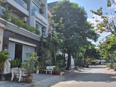 Mặt tiền 90m2 - giá 14.2 tỷ - ngay chợ Phú Thuận - Cao Thị Chính, Q7 0