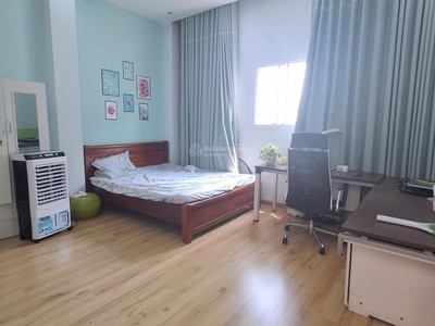 Mặt tiền 90m2 - giá 14.2 tỷ - ngay chợ Phú Thuận - Cao Thị Chính, Q7 10