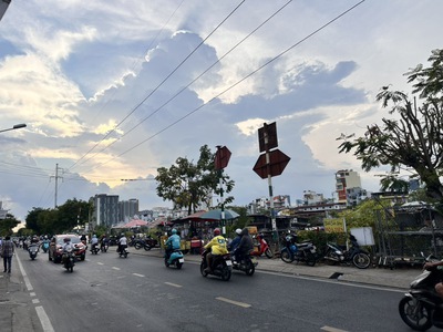 Bán nhà Trần Xuân Soạn  xe hơi ngay cửa   3,5x11m  nhà 2 mặt hẻm  sổ hồng  4.5 tỷ 0