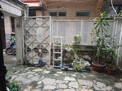 Cho thuê nhà riêng 2 tầng ngõ 310 Nghi Tàm, Tây Hồ, HN 2