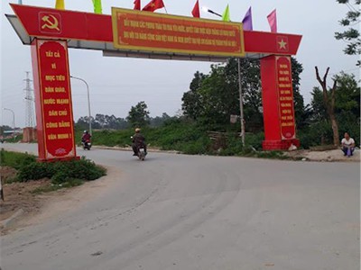 Bán đất tăng nhà cấp 4 cạnh nhổn xe tai, kinh doanh, giá 5.x tỷ 1