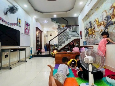 Nhà gò vấp 50m2, xe hơi ngủ nhà, ngang hơn 4m, 4pn, thương lượng mạnh 2